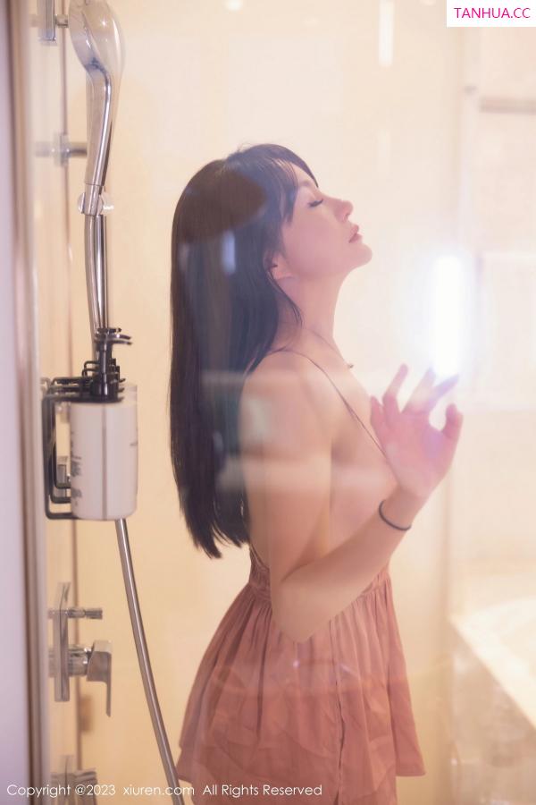   [XiuRen]高清写真图 2023.09.06 No.7341 唐宁宁 新人美腿第15张图片